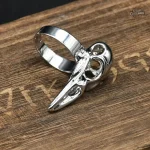 Bague créative alliant esthétique steampunk et ornements