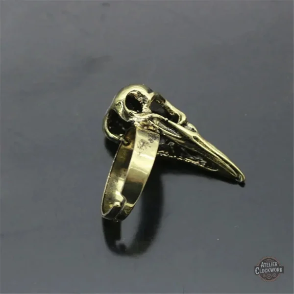 Design corbeau captivant sur une bague femme