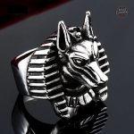 Bague Anubis, accessoire steampunk pour homme élégant