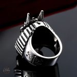 Bijou Anubis, fusion d'audace et d'élégance masculine