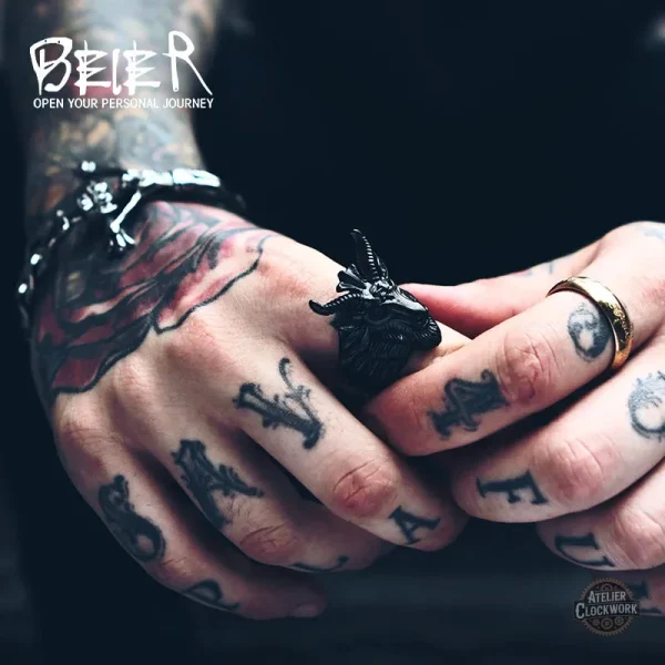 Bague Baphomet, fusion de l'élégance et du mystère masculin