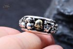 Élégante bague argentée pour un look dandy