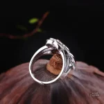 Bague argent et grenats, fusion de style rétro et futuriste