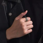 Bague soleil pour une touche d'élégance masculine