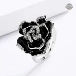 Bague steampunk femme, élégance rose noir