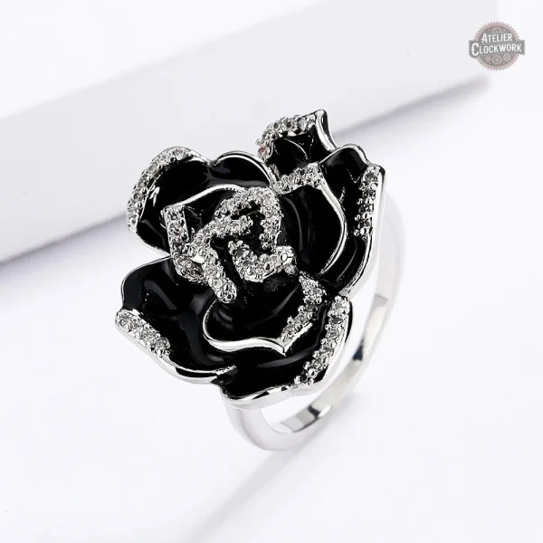 Bague steampunk femme, élégance rose noir