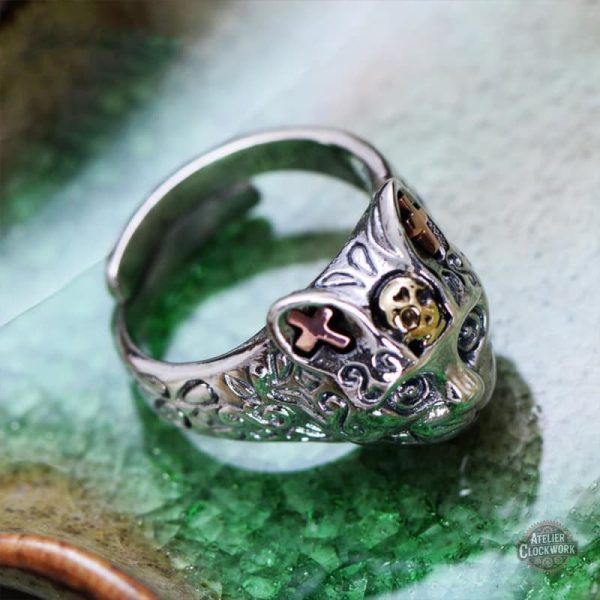 Bague argentée au design chat, tendance steampunk