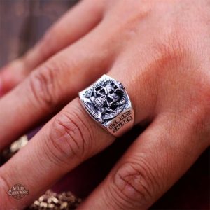 Chevalière dandy steampunk pour homme audacieux
