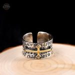 Accessoire dandy en argent avec croix
