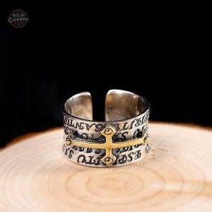 Accessoire dandy en argent avec croix