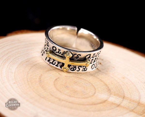 Bague croisée en argent pour un look audacieux