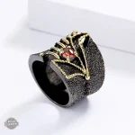 Bague gothique avec motif fissuré pour un style audacieux