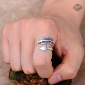 Bague argentée au style steampunk audacieux