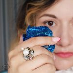 Bague gothique femme avec design en noir et perles