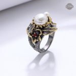 Accessoire steampunk: bague femme en noir et perles