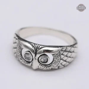Bague argentée avec design hibou steampunk