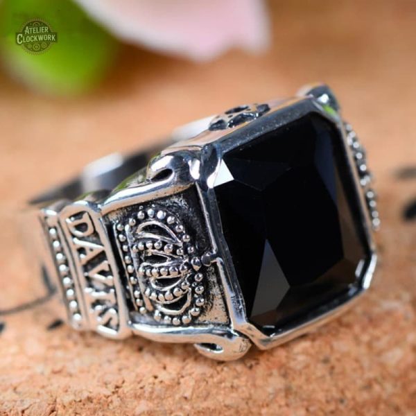 Bague argentée pour homme ornée d'obsidienne