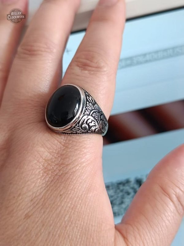 Bague en métal avec pierre noire pour homme