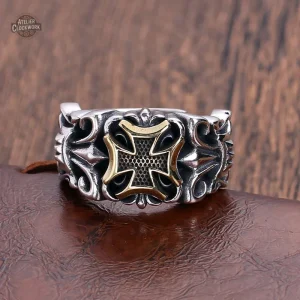 Bague Croix de Malte pour élégance masculine