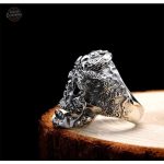 Accessoire dandy audacieux en argent