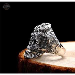 Accessoire dandy audacieux en argent