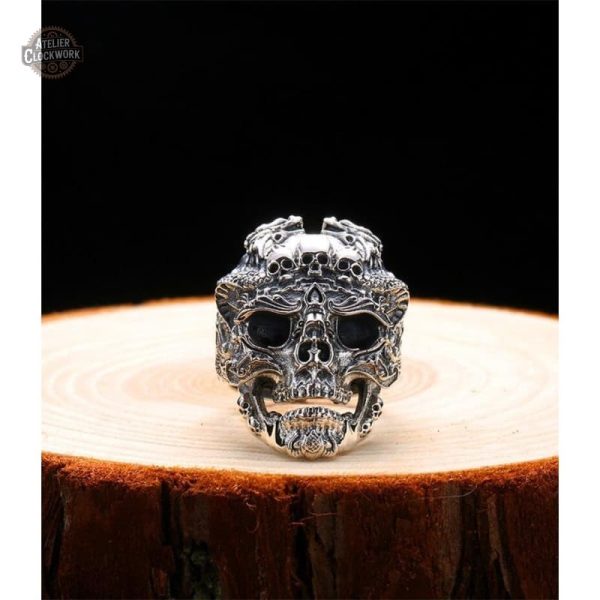 Bague Roi Liche au design unique