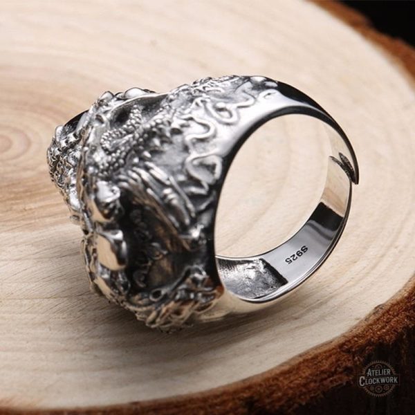 Bague argentée inspirée du style steampunk