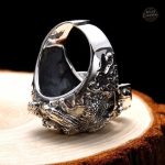 Élégante bague homme au style gothique