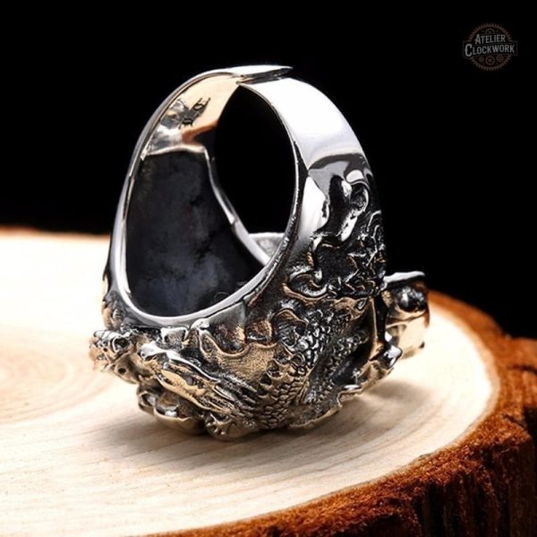 Élégante bague homme au style gothique