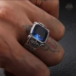 Bague steampunk homme avec pierre bleue distinctive