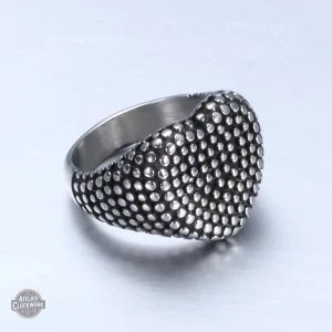 Accessoire masculin au design punk