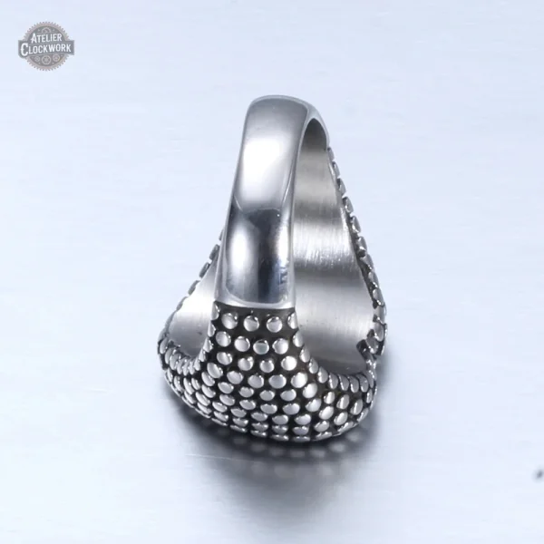 Bague élégante avec une touche de rébellion