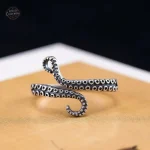 Bague originale alliant passé et futur