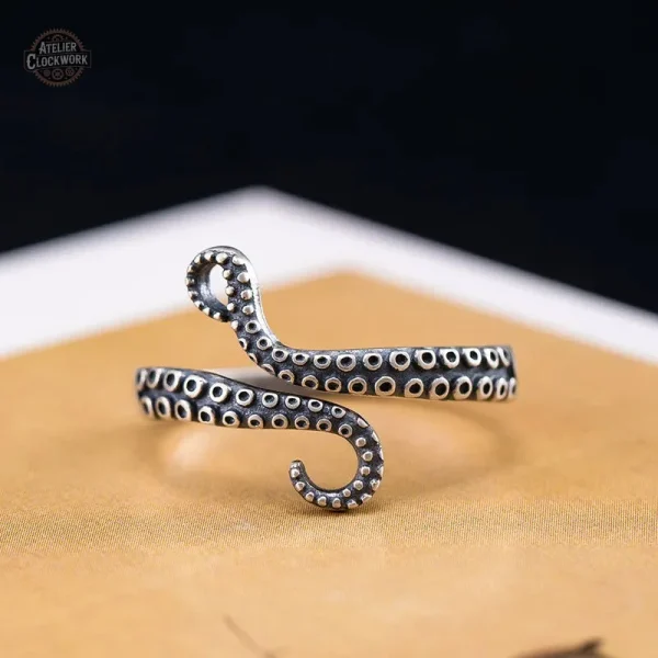 Bague originale alliant passé et futur