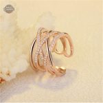 Bague argentée femme au design large et élégant