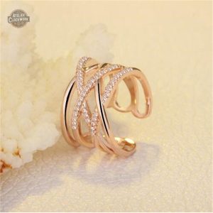 Bague argentée femme au design large et élégant