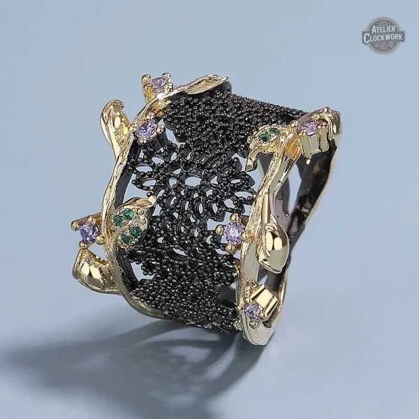 Accessoire steampunk, bague noire en zirconium pour femme