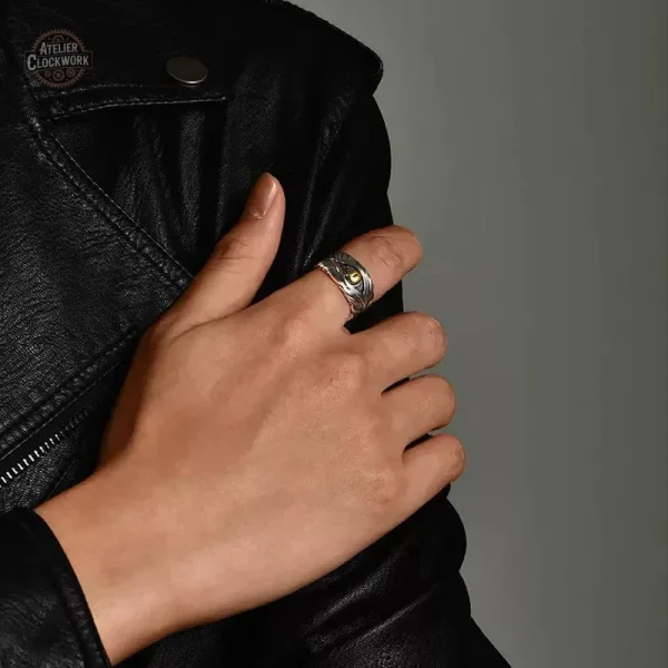 Bague audacieuse avec design d'œil omniscient