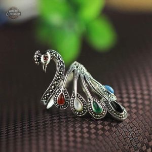 Bague argentée au design steampunk unique