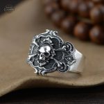 Bague argentée au style pirate audacieux