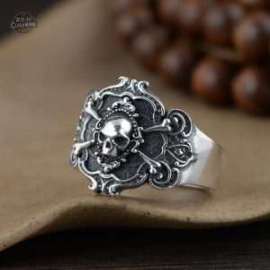 Bague argentée au style pirate audacieux