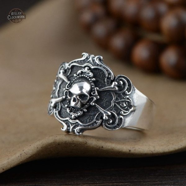 Bague argentée au style pirate audacieux