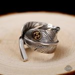 Bague plume argent pour un look masculin original