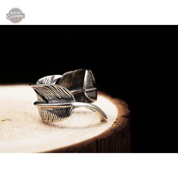 Bijou homme steampunk en argent avec plume décorative