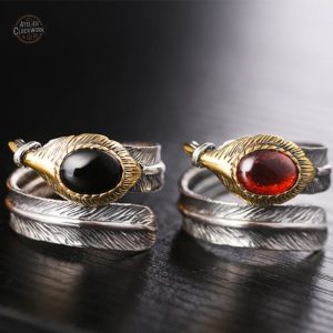 Bague ornée d'une plume pour homme