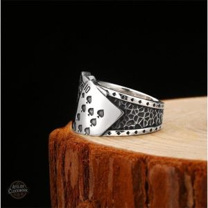Bague argentée pour homme inspirée du monde du poker
