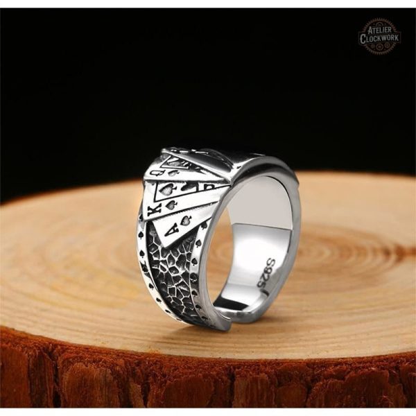 Bague en argent pour homme, style et passion du poker