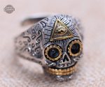 Bijou homme steampunk avec motif squelettique