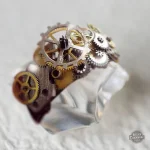 Accessoire steampunk inspiré des mécanismes d'horlogerie