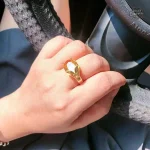 Bague avec strass, touche chic pour un style steampunk